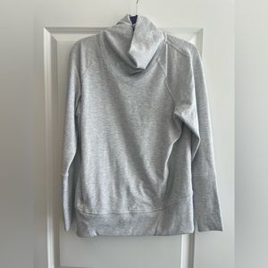 Lululemon Size 6 Solid Gray Cowl Turtleneck Active Pullover Sweater Logo Pocket